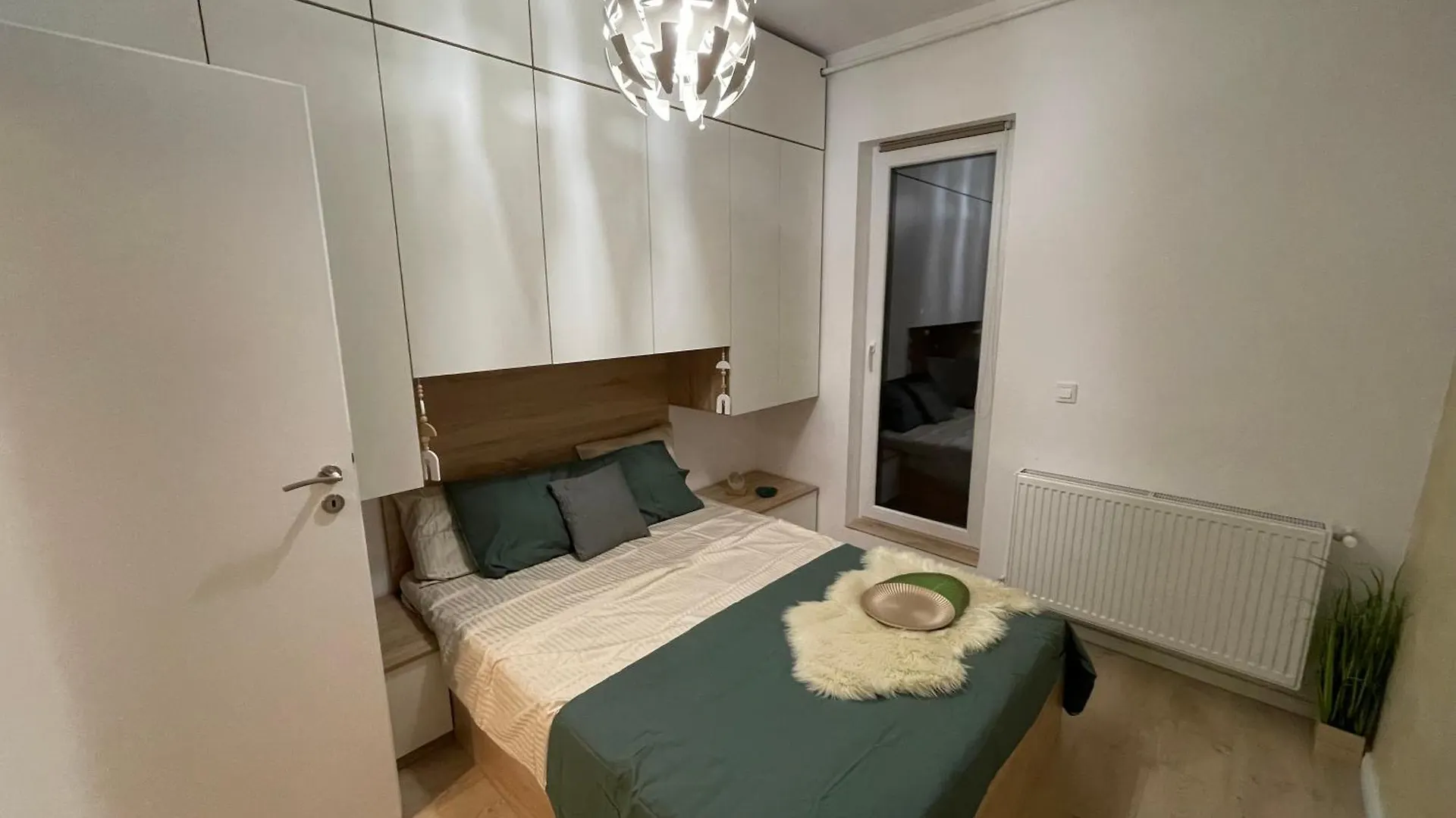 Rose Luxury Apartment Palace Bucharest 0*,